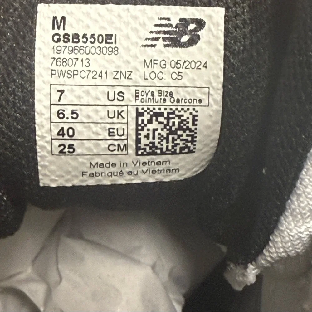 New Balance 550 White Black Casual Sneaker  (GS) Sizes 7Y/8.5W New